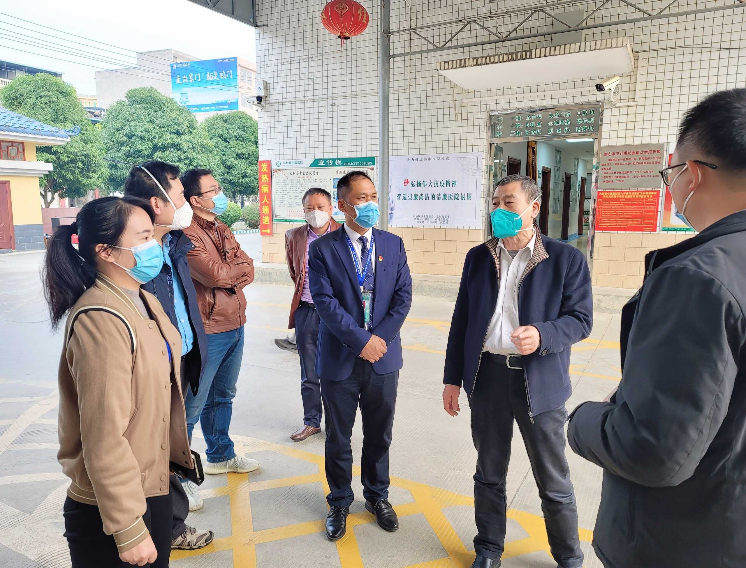 3. 黄志汉院长向专家组汇报工作.jpg