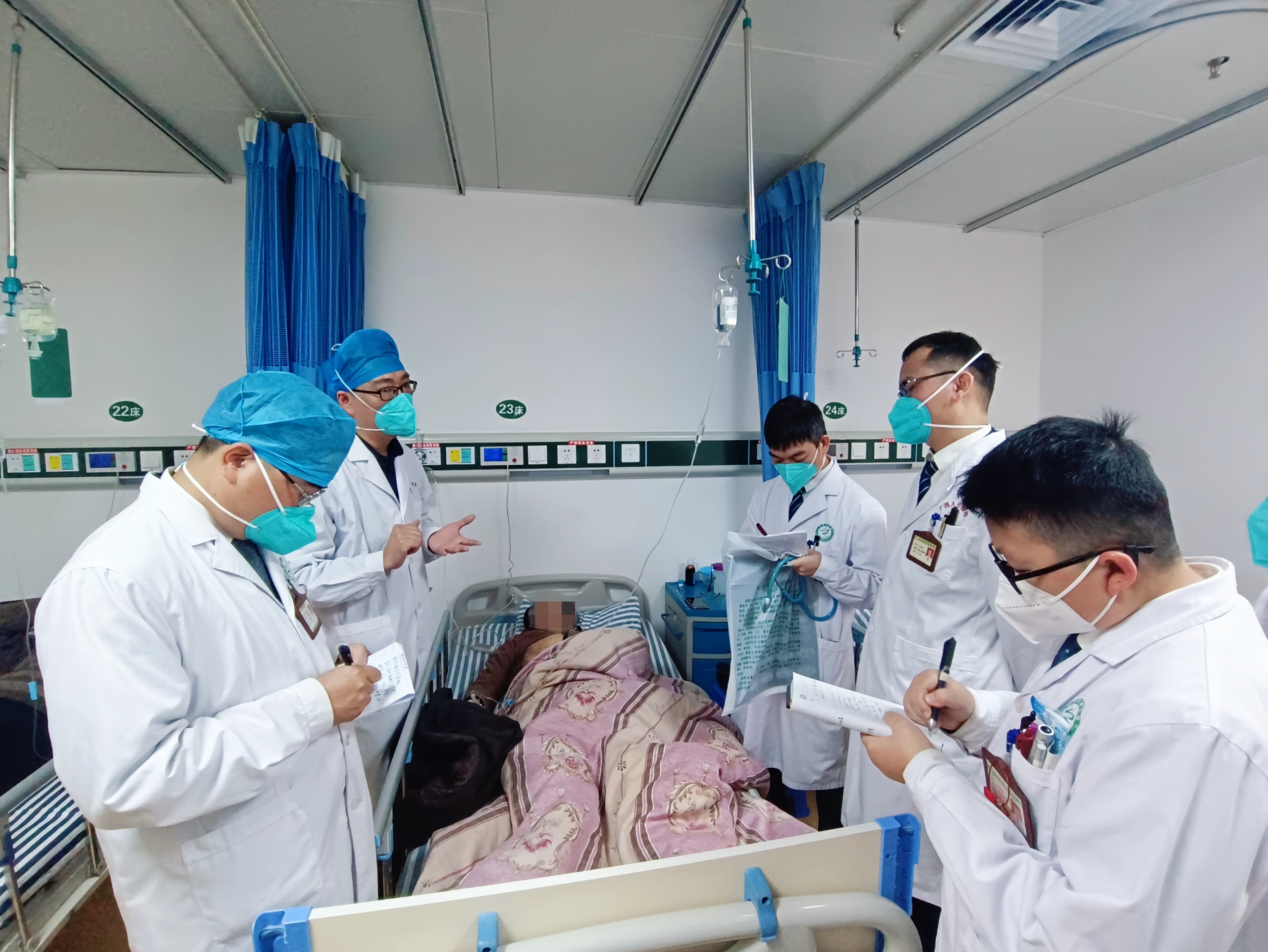 4. 自治区人民医院呼吸与危重症医学科专家组指导现场图片.jpg