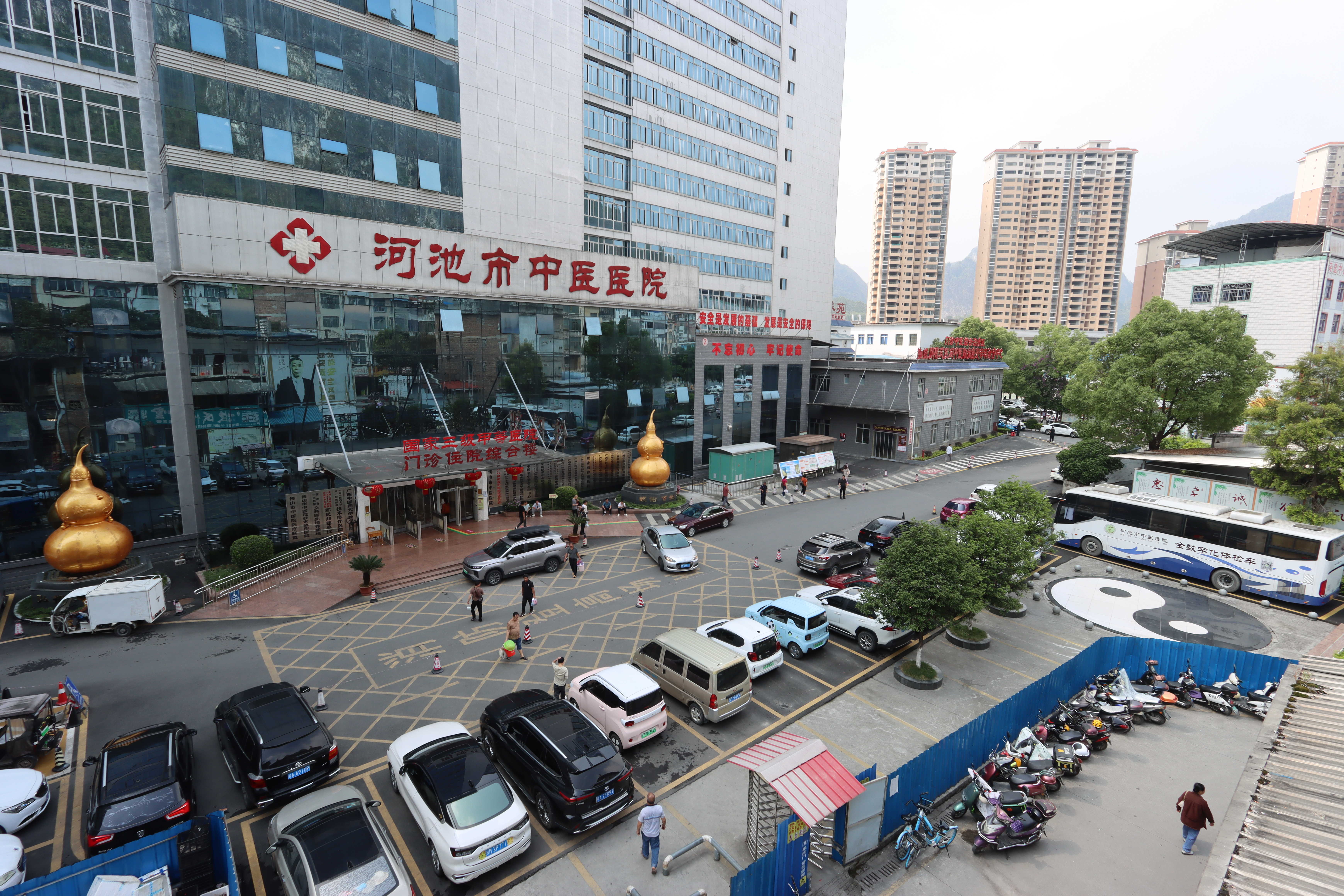 河池市中医医院:便民服务“有为” 就医停车“有位”.jpg